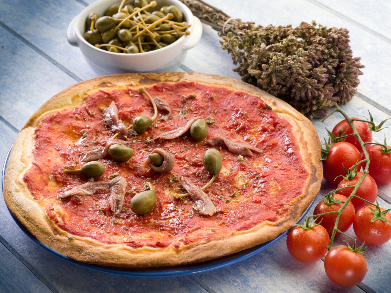 pizza with capers and anchovies